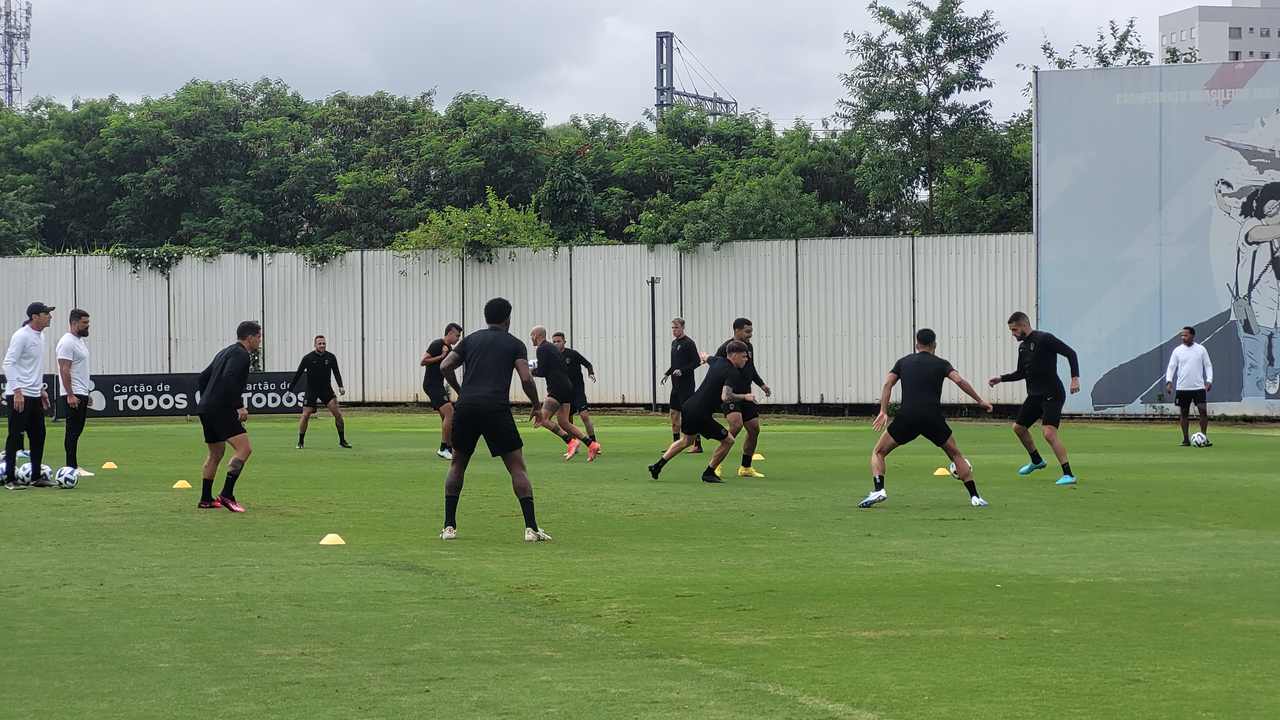 Após o intervalo, Lázaro ajusta posição defensiva do Corinthians para a Libertadores