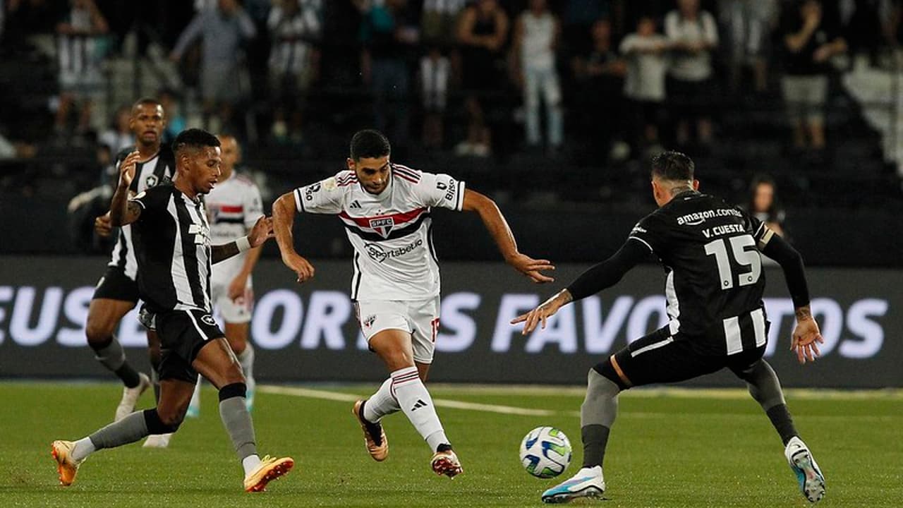 'É uma pena, é uma enchente enorme', disse Ceni após a primeira corrida do Brasileirão de São Paulo.