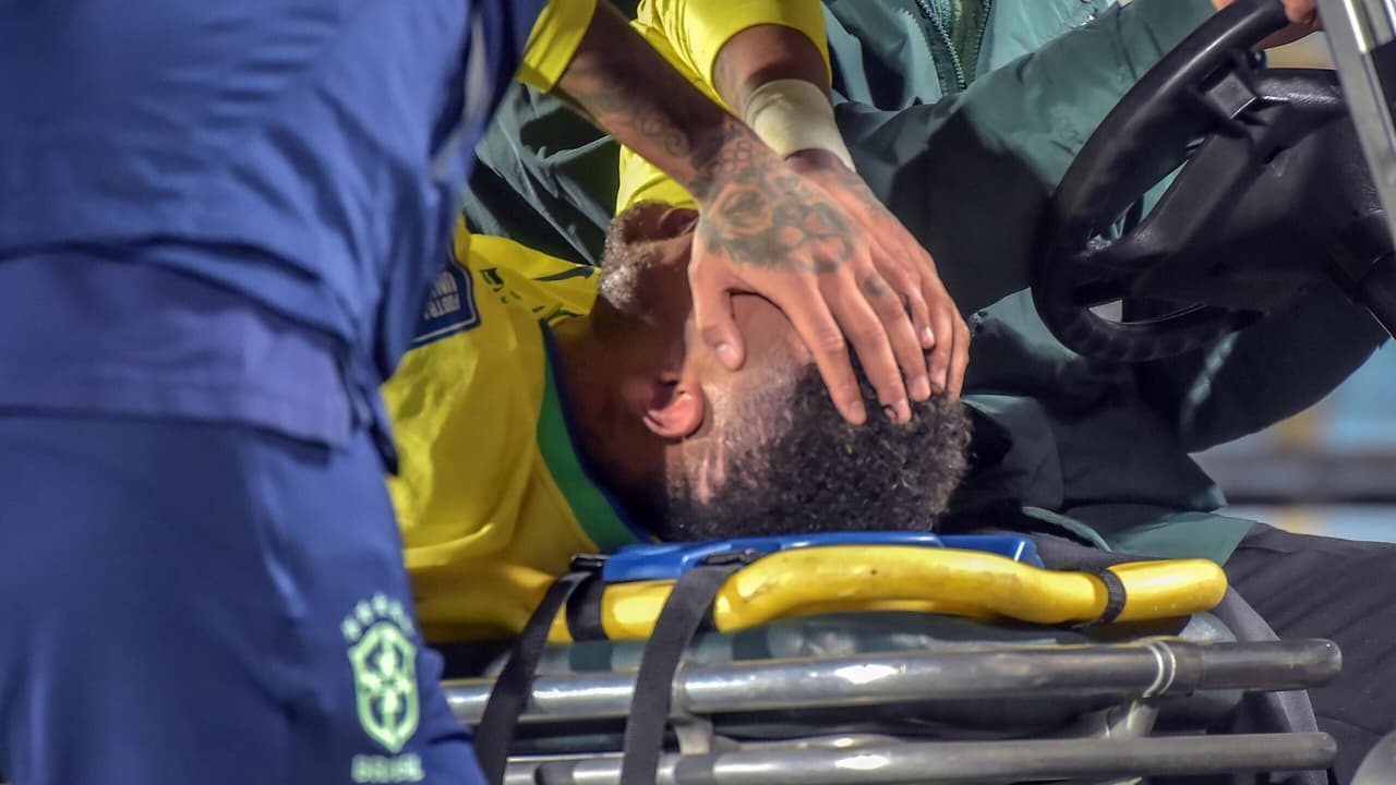 Neymar será operado!   Determinar a gravidade da lesão do atacante da Seleção Brasileira