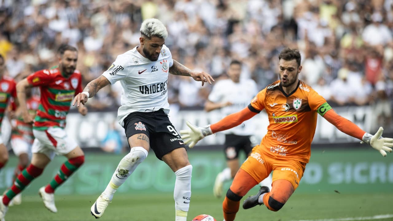 Corinthians venceu a Portuguesa no primeiro jogo do treinador e saiu da zona de rebaixamento do Paulistão