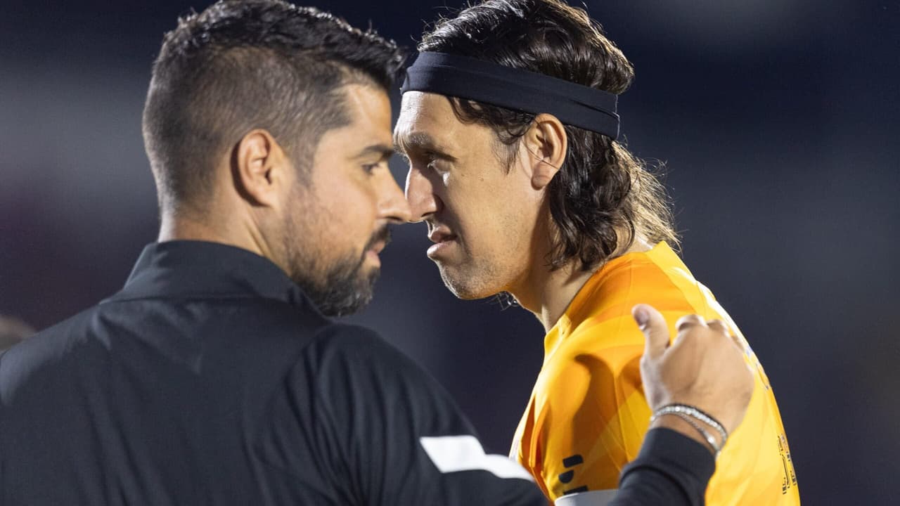 Torcedores do Corinthians criticam Cássio por falha contra o Argentinos Juniors e pedem que Carlos Miguel seja titular