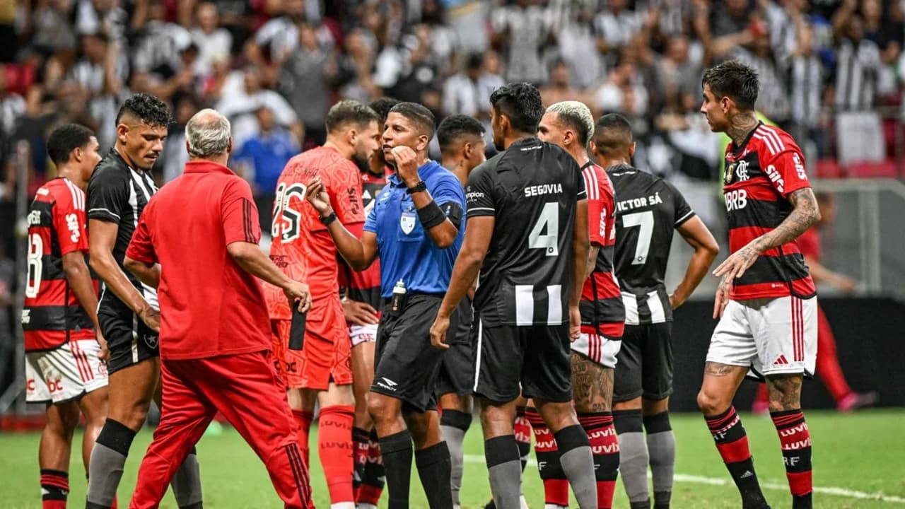 Botafogo usará efeito de dúvida para convencer Tiquinho e Marchal após Carioca