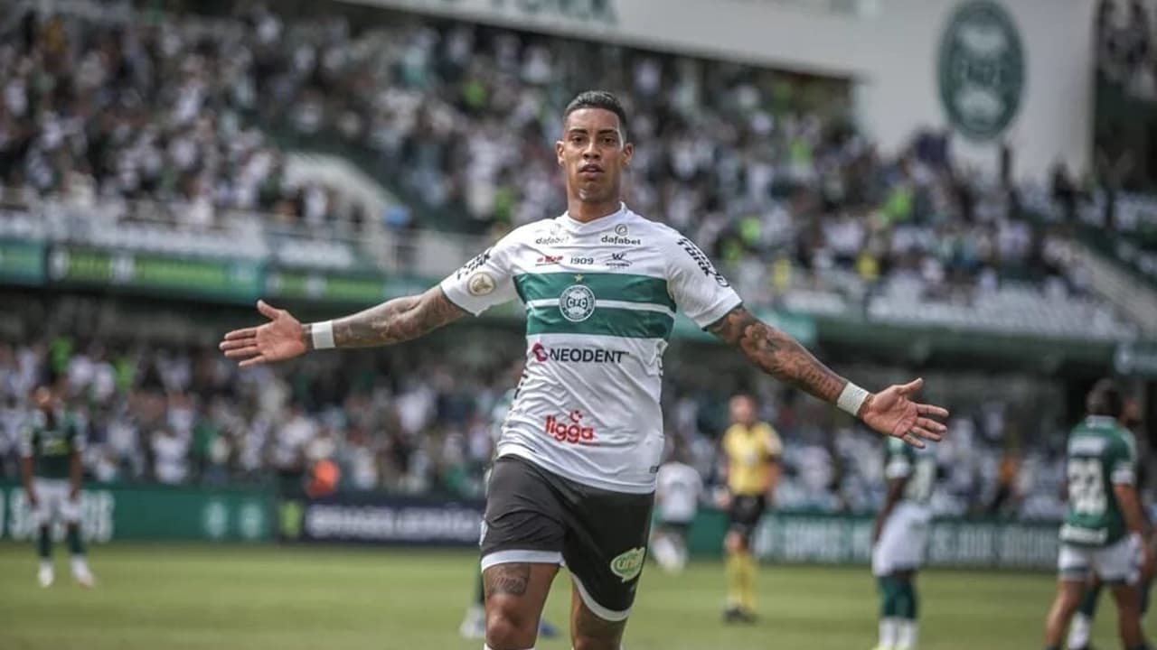 Coritiba suspende contrato de Alef Manga, citado em investigação sobre esquema fraudulento de votação