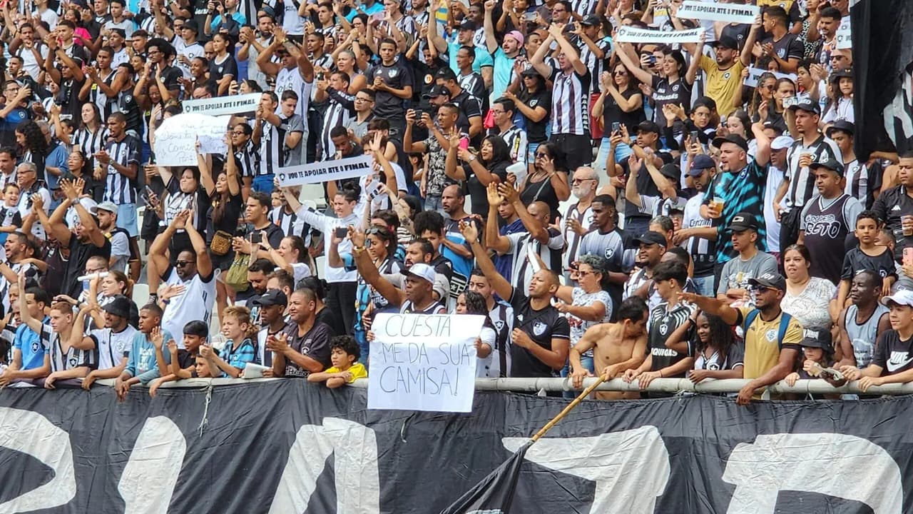 Torcedores do Botafogo esgotam ingressos para jogo de Nilton Santos contra o Goiás