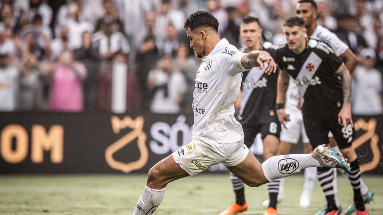 Santos vence o Vasco e respira fora da zona de rebaixamento do Brasileirão