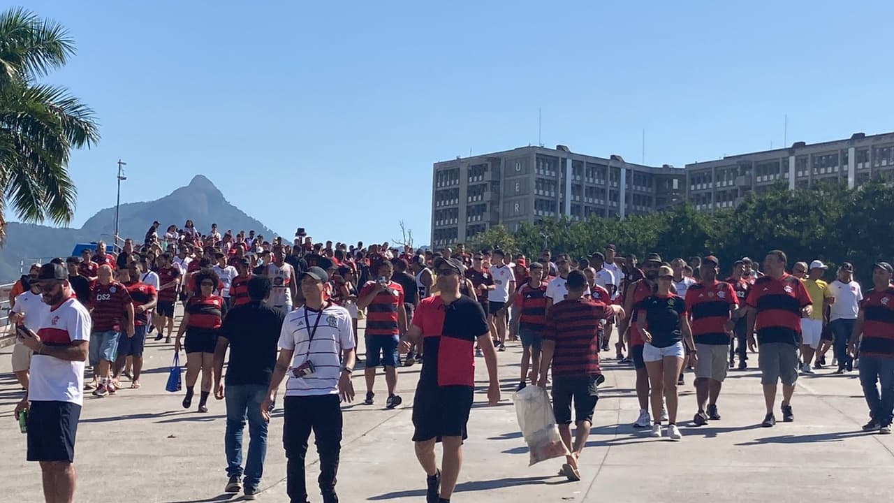 Cambistas operam livremente no Maracanã antes de Flamengo x São Paulo