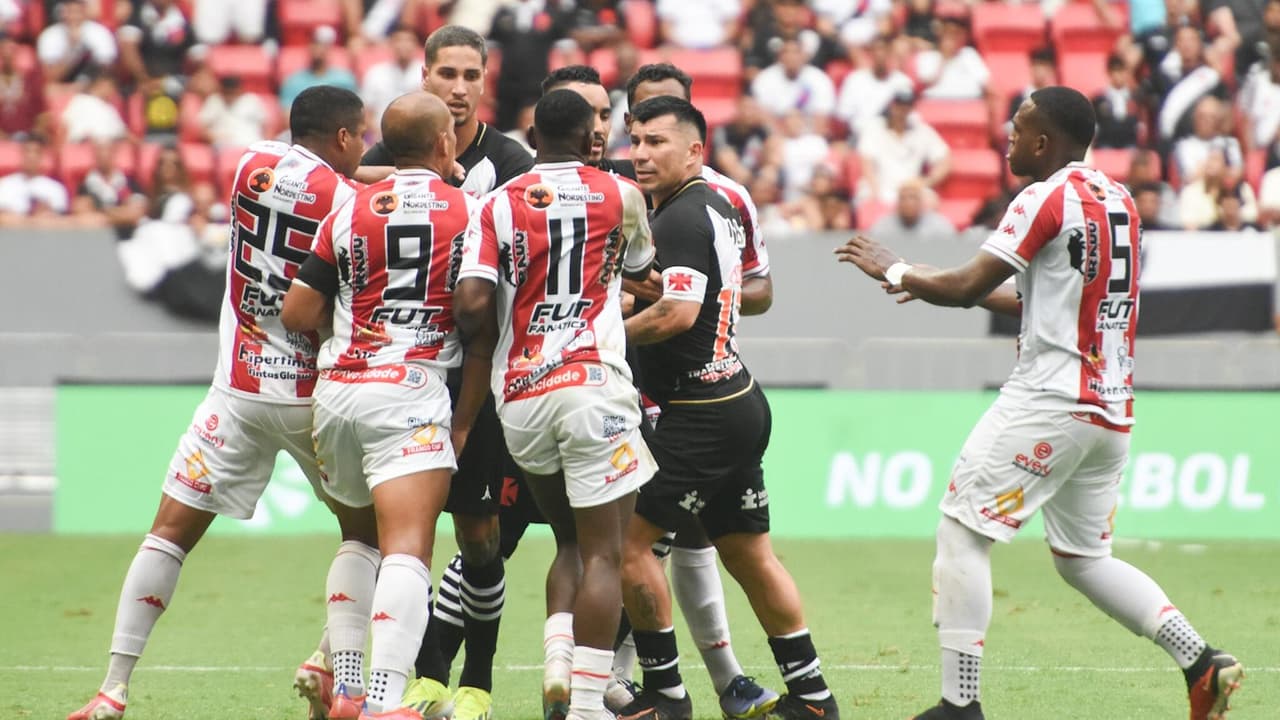 A Ferj aprovou pedido do Vasco e do Carioca para ter VAR em todas as principais competições do clube.