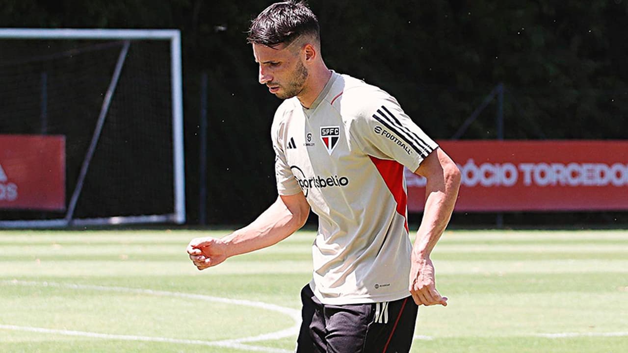 Apesar da rápida recuperação, Calleri não pôde jogar sua estreia na Copa Sul-Americana pelo São Paulo.   entender