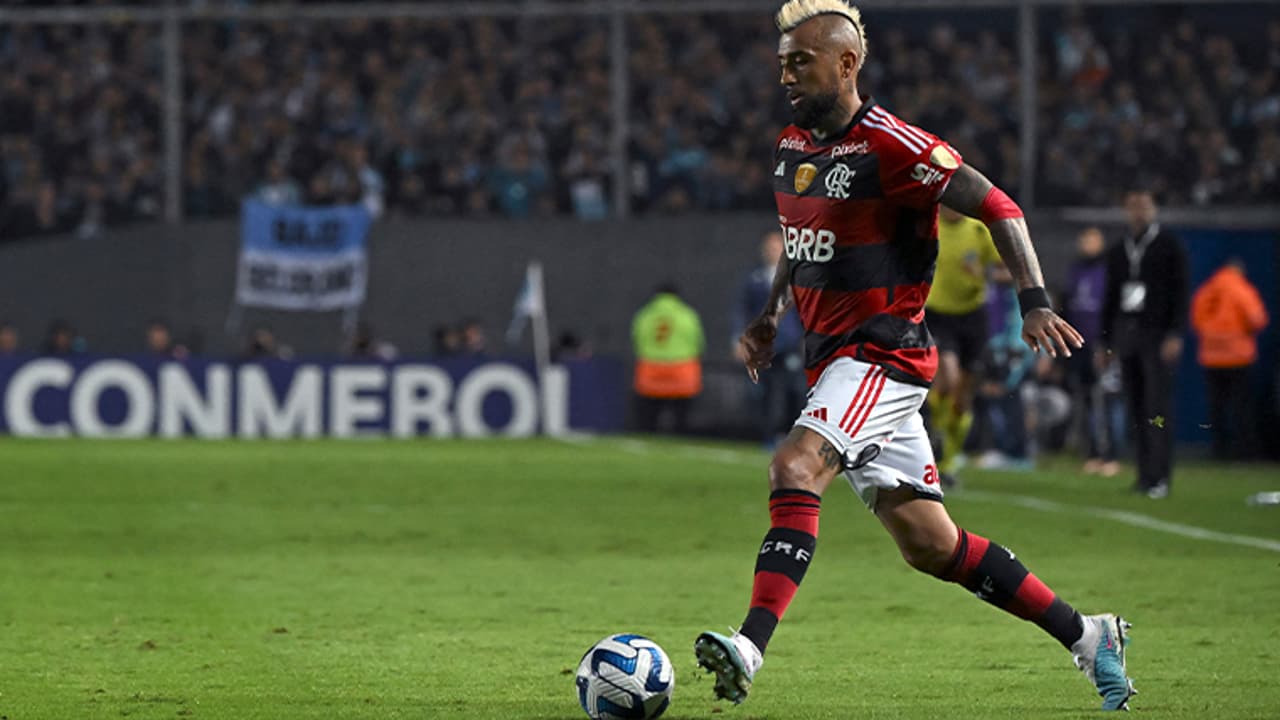 Vidal frustrado com tropeço do Flamengo, mas mostra otimismo com evolução sob comando de Sampaoli: 'Vamos assustar todo mundo'