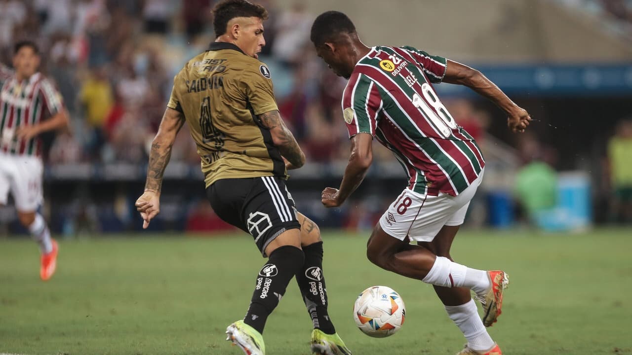 Lelê está com lesão no joelho e será reavaliado pelo Fluminense.