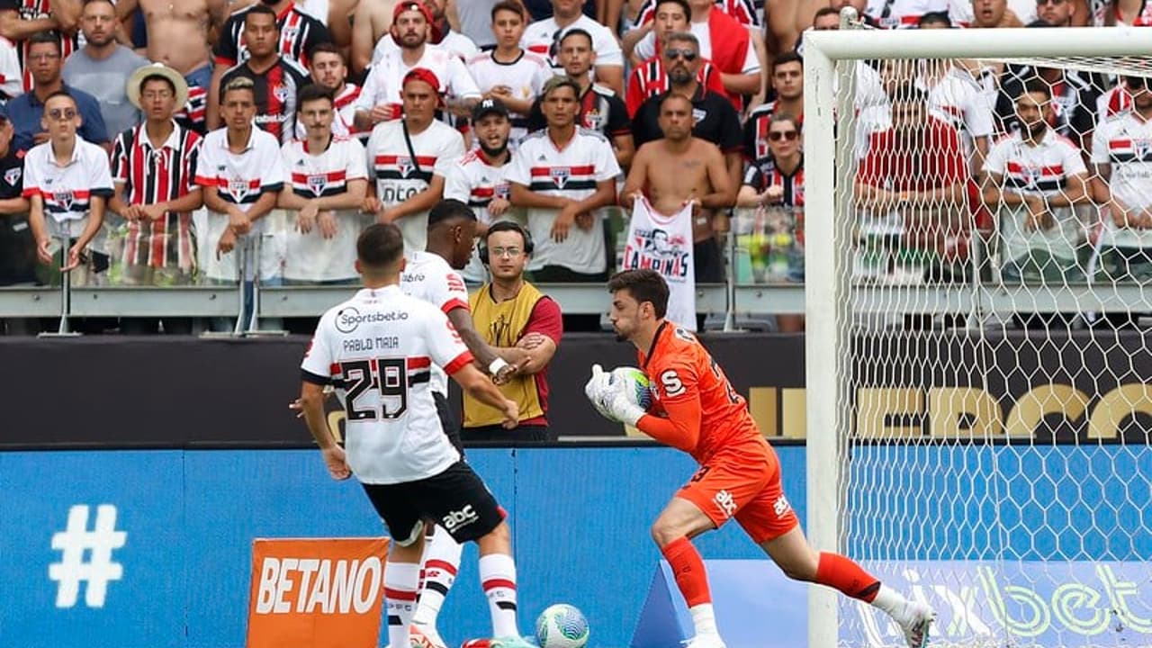 Herói do São Paulo, Rafael elogia força do time na Supercopa: ‘Esse time merece’