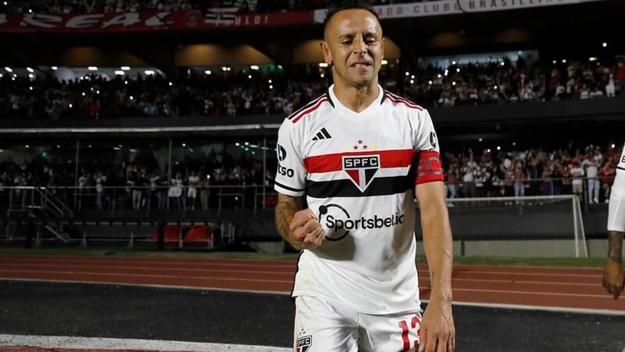 Gols, assistências e espírito de liderança: Rafinha assume protagonismo no São Paulo de Dorival Junior