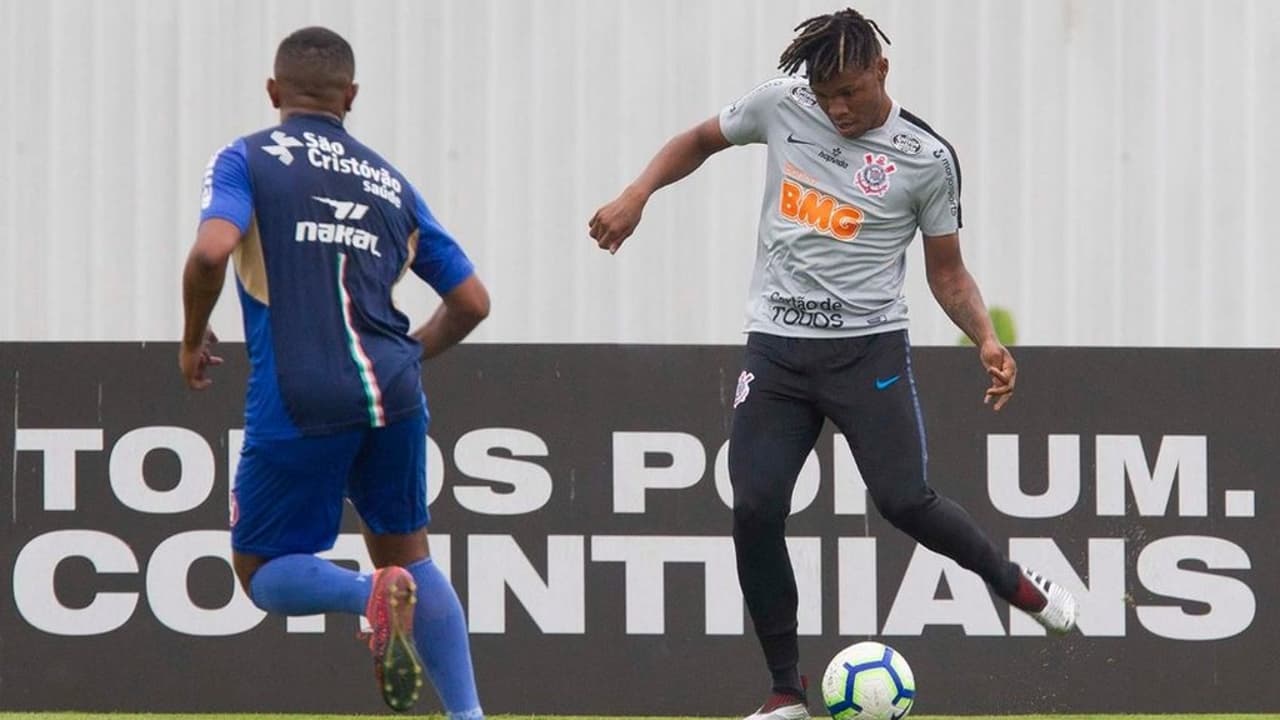 Matthews aceita demitir-se de Jesus Corinthians e Ponte Preta para se transferir para o futebol japonês