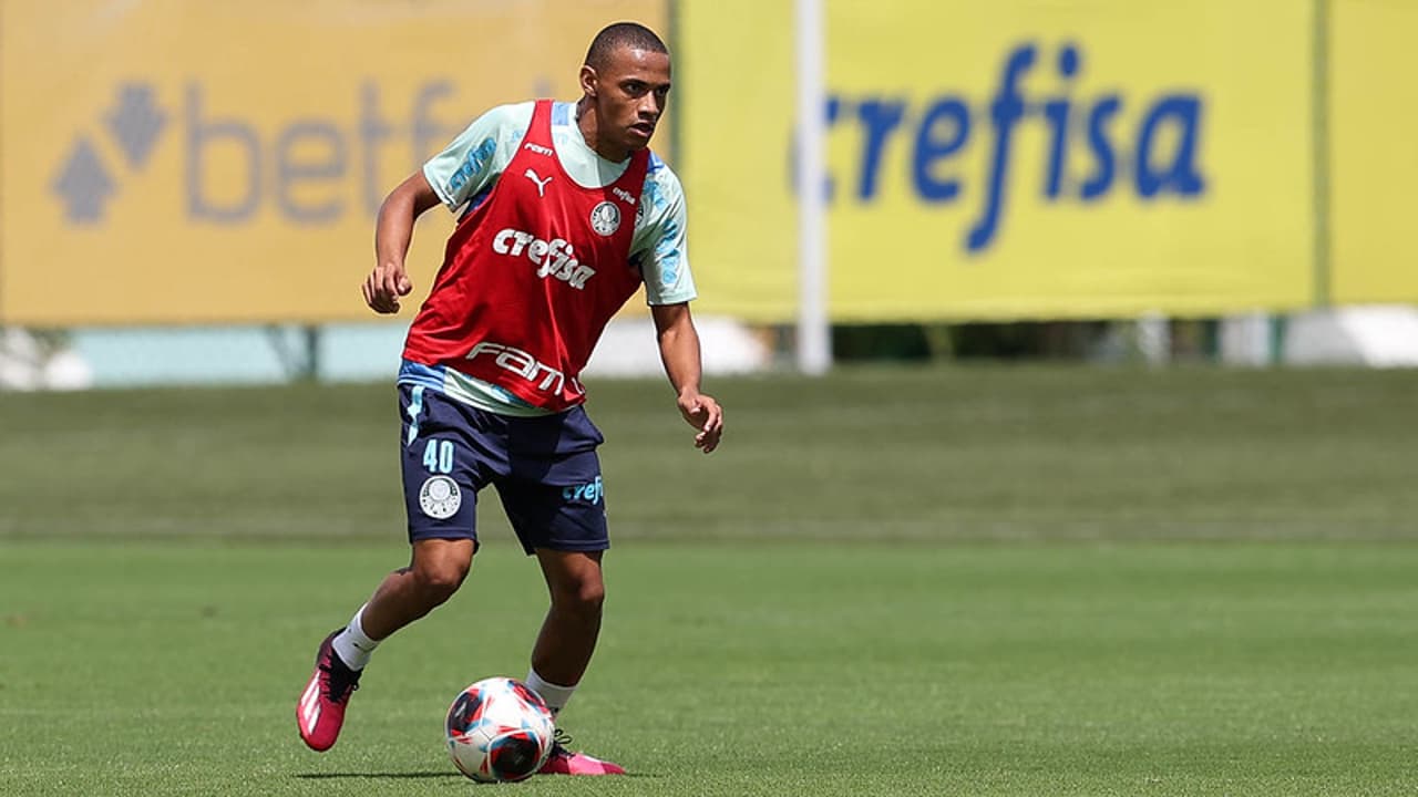 John John cita conselhos e referências dentro do Palmeiras