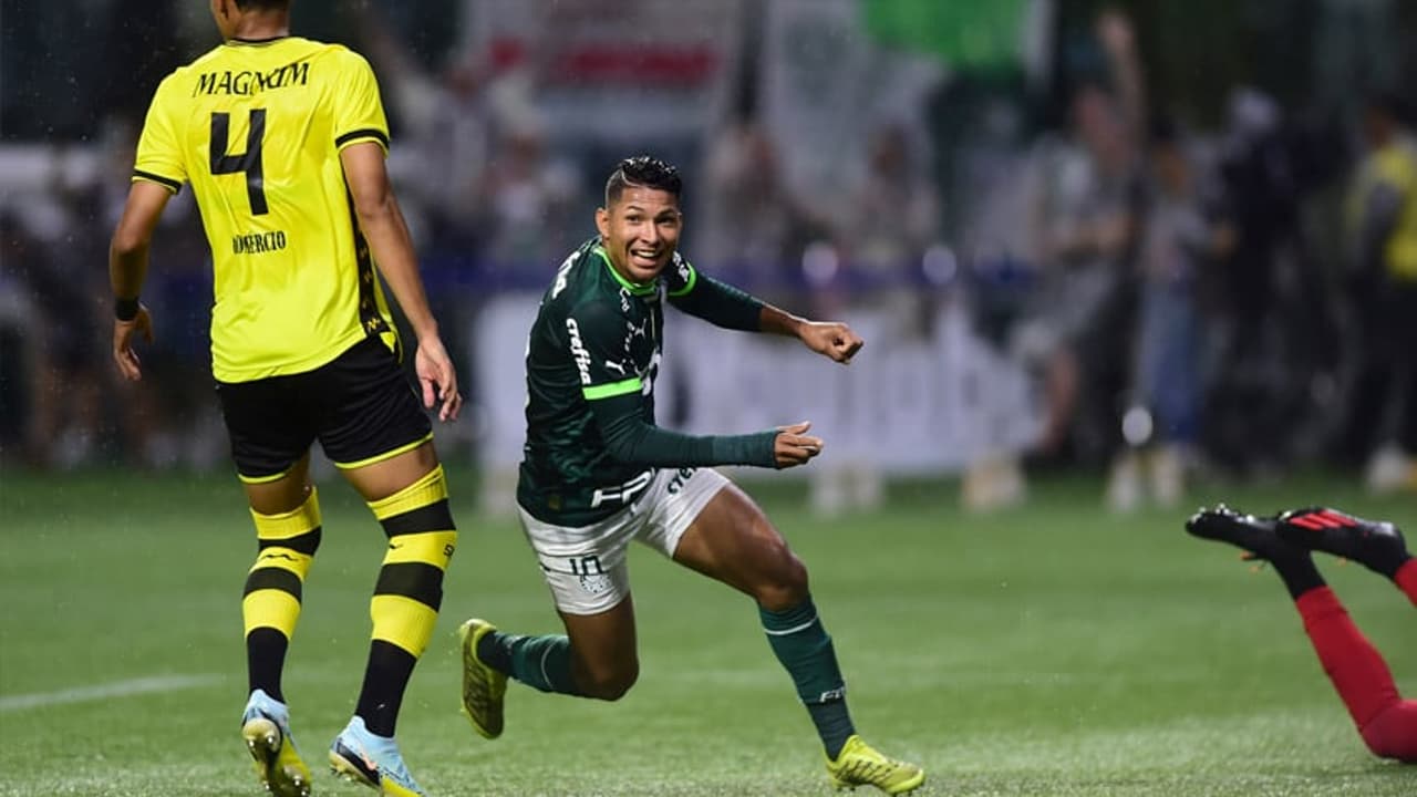 Com arbitragem polêmica, Rony toma a decisão, Palmeiras vence São Bernardo e Paulisto nas semifinais.