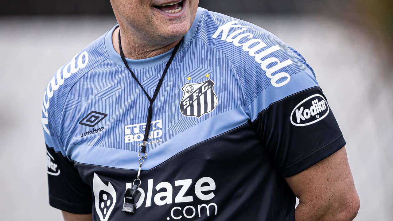 Ficar ou ir?   Aguirre responde ao futuro de Marcos Leonardo no Santos