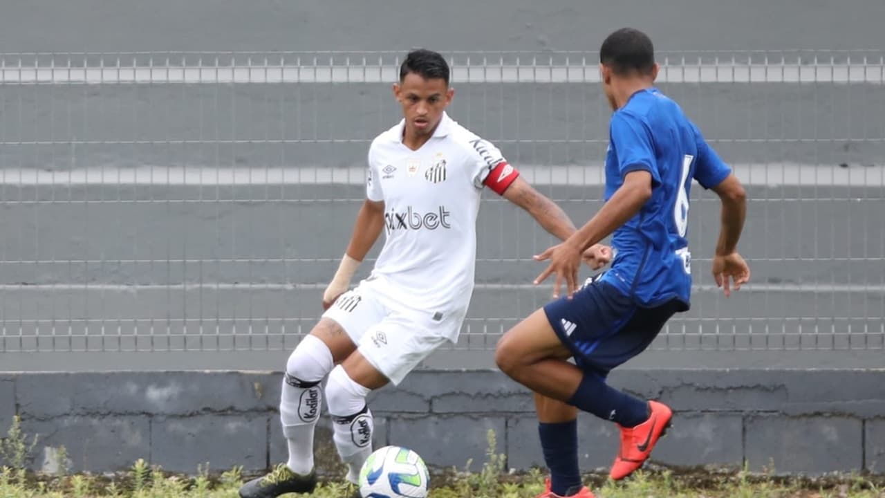 Em partida recheada de gols, Santos vence o Cruzeiro e assume liderança provisória do Brasileirão Sub-20