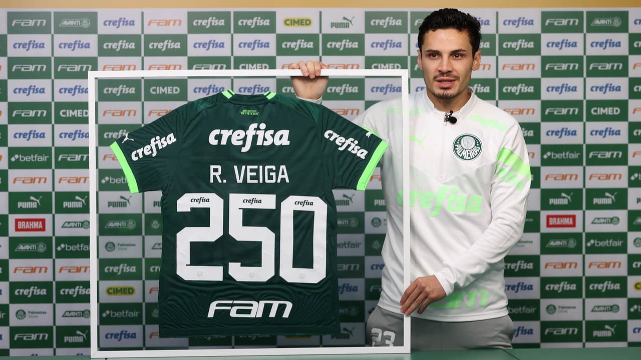 Veiga recebeu as honras e o Palmeiras continuou a se preparar para enfrentar o Deportivo Pereira;   veja equipe em potencial