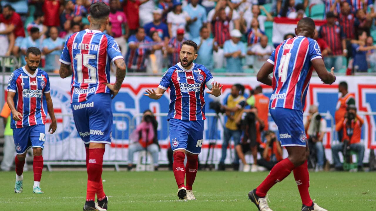 Bahia x Vitória: Everton Ribeiro coloca árbitro no intervalo final