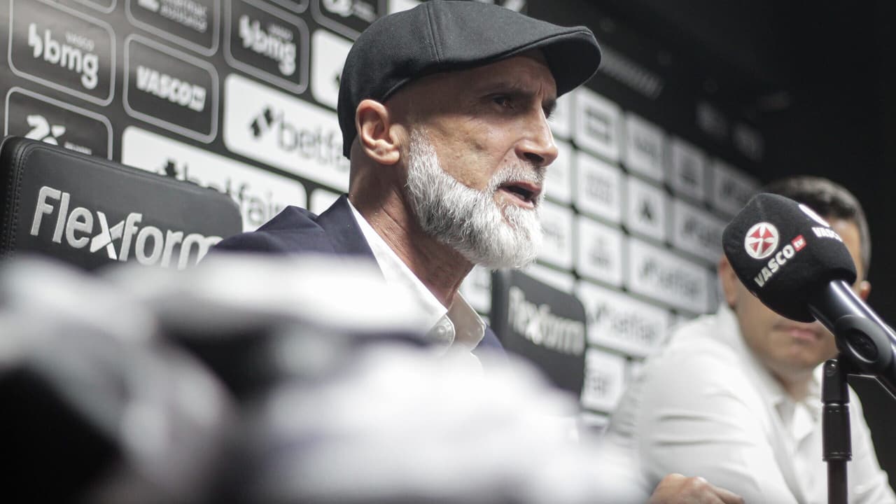 Álvaro Pacheco assume responsabilidade pela derrota do Vasco contra o Flamengo: ‘É um pedido de desculpas’