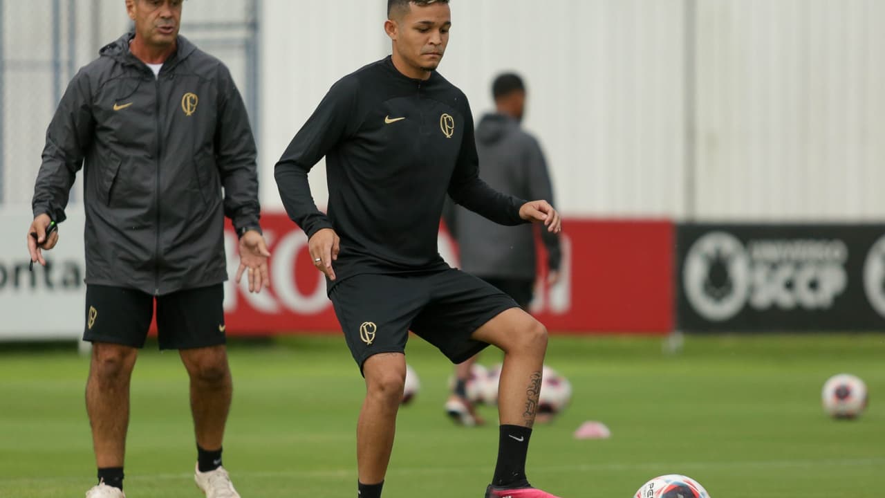 Adson valoriza a semana inteira e prega a força do Corinthians em casa para derrotar o Ituano.