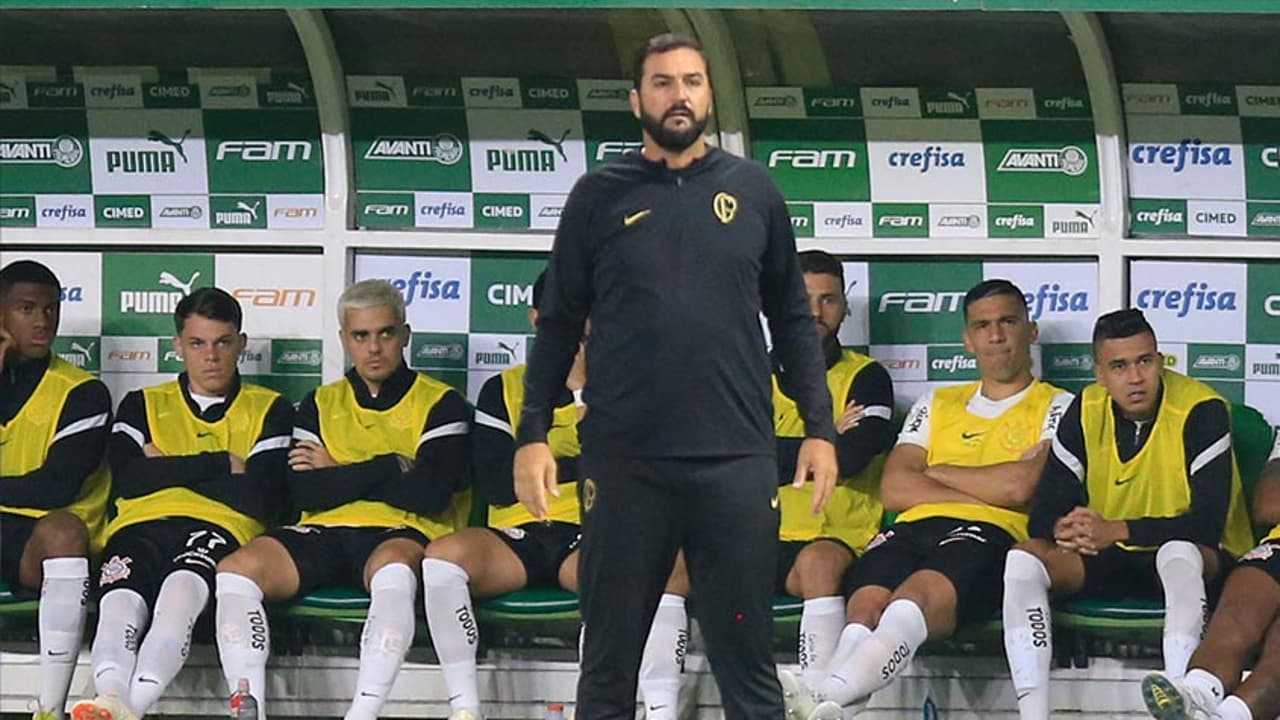 Danilo se recusa a assumir o comando do Corinthians em definitivo: ‘Sou o técnico do sub-20’