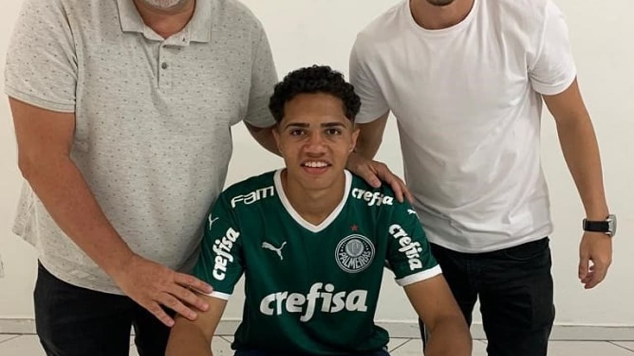 O Palmeiras contratou o meio-campista para integrar o elenco Sub-20.