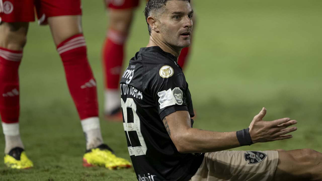 ANÁLISE: O tempo mostra a Rafael Paiva que Vegetti pode ter condições de substituir o Vasco