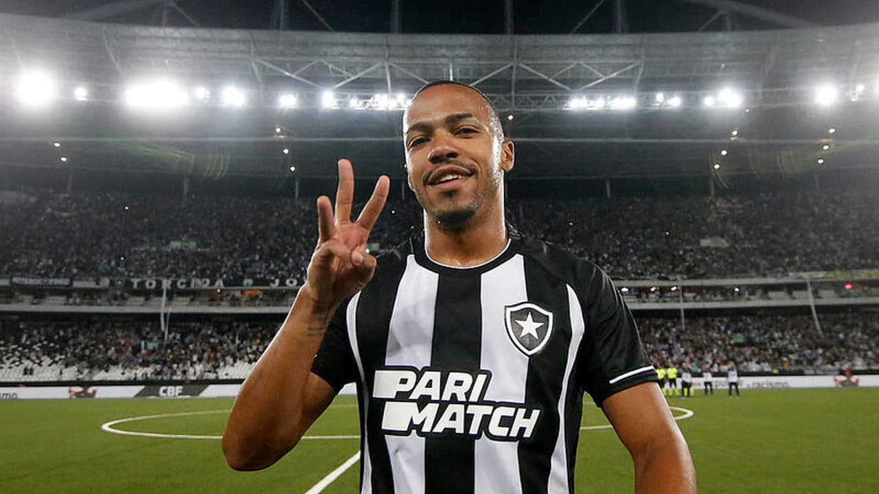 Vasco quer contratar Marlon Freitas, do Botafogo