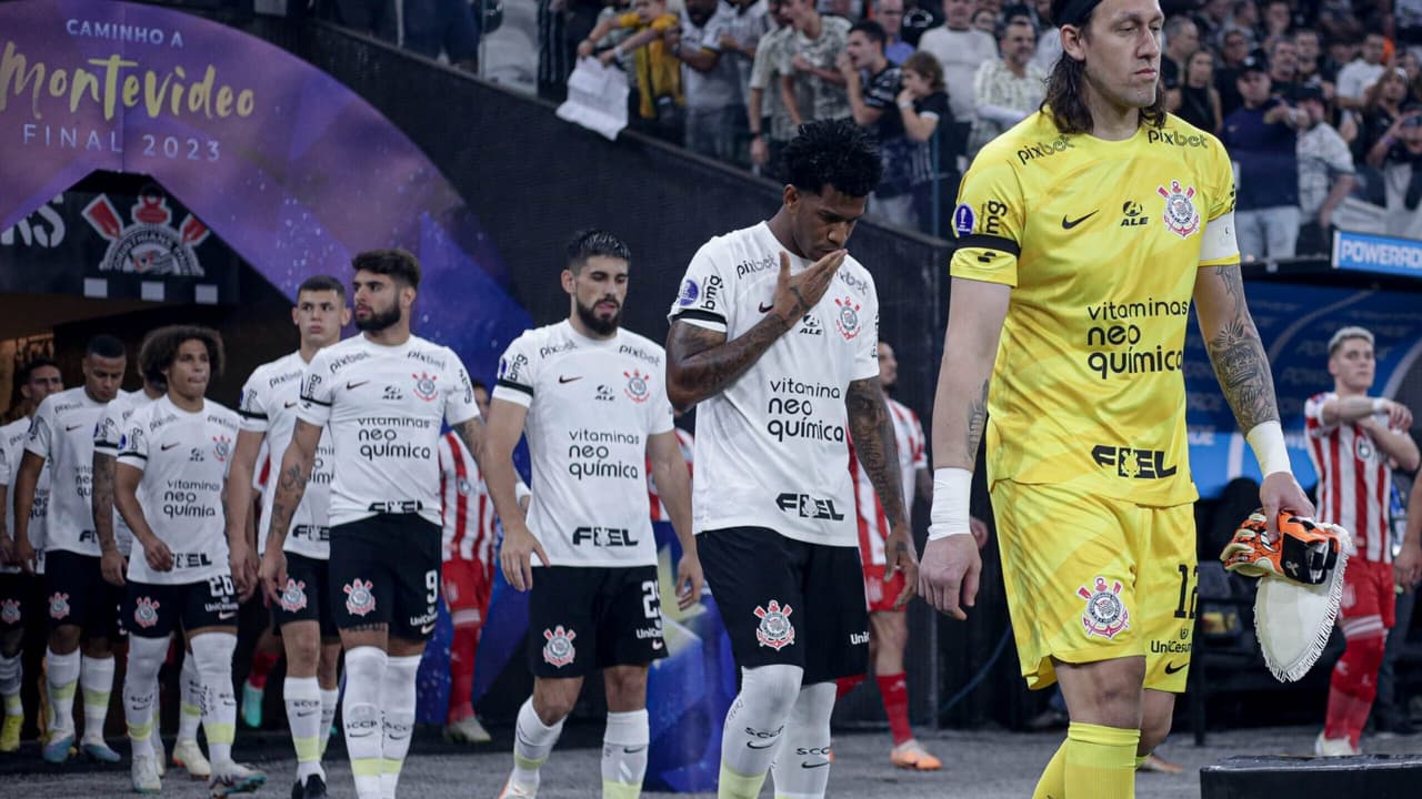 Casio presta homenagem às vítimas de acidente de ônibus em apoio à vitória do Corinthians na competição sul-americana