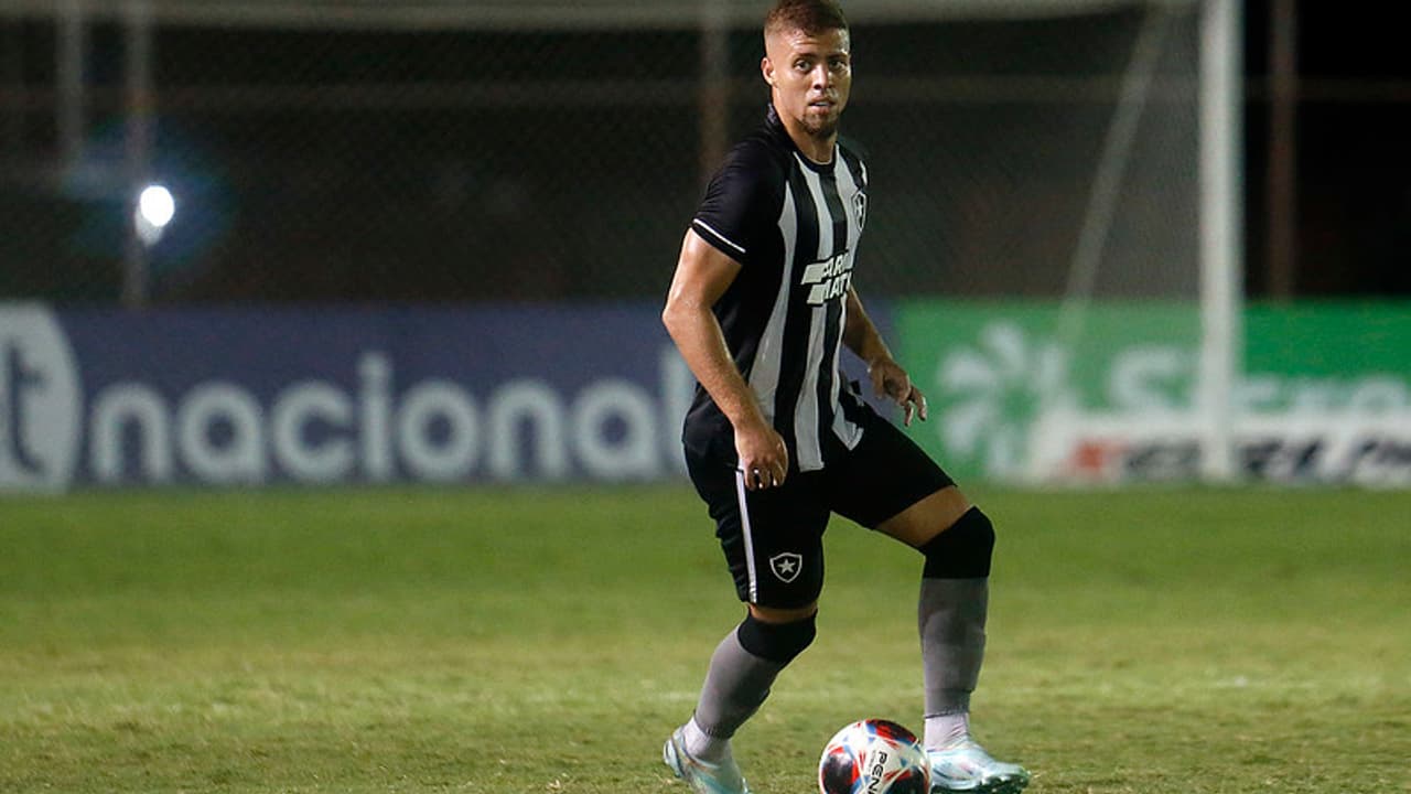 Lucas Fernandez lutará para recuperar vaga no Botafogo após lesão