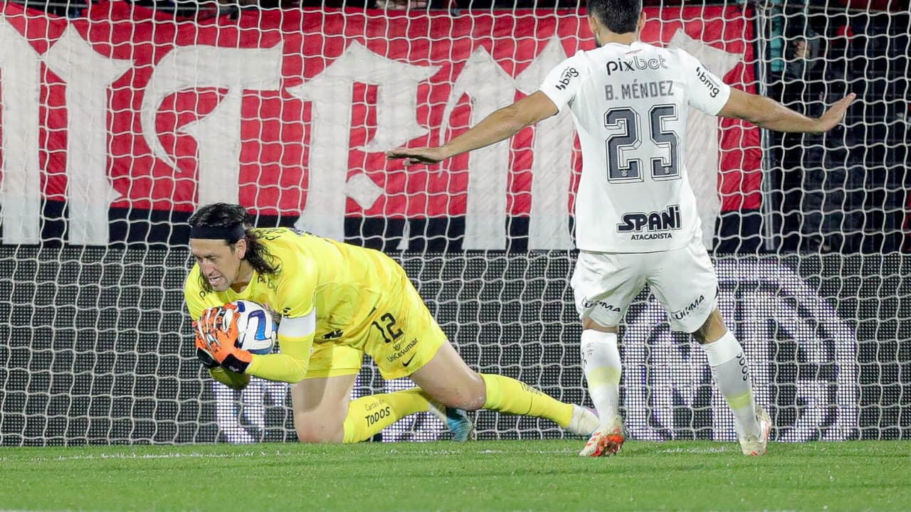 Ninguém acima de Cassius!   O goleiro do Corinthians lidera as estatísticas mundiais