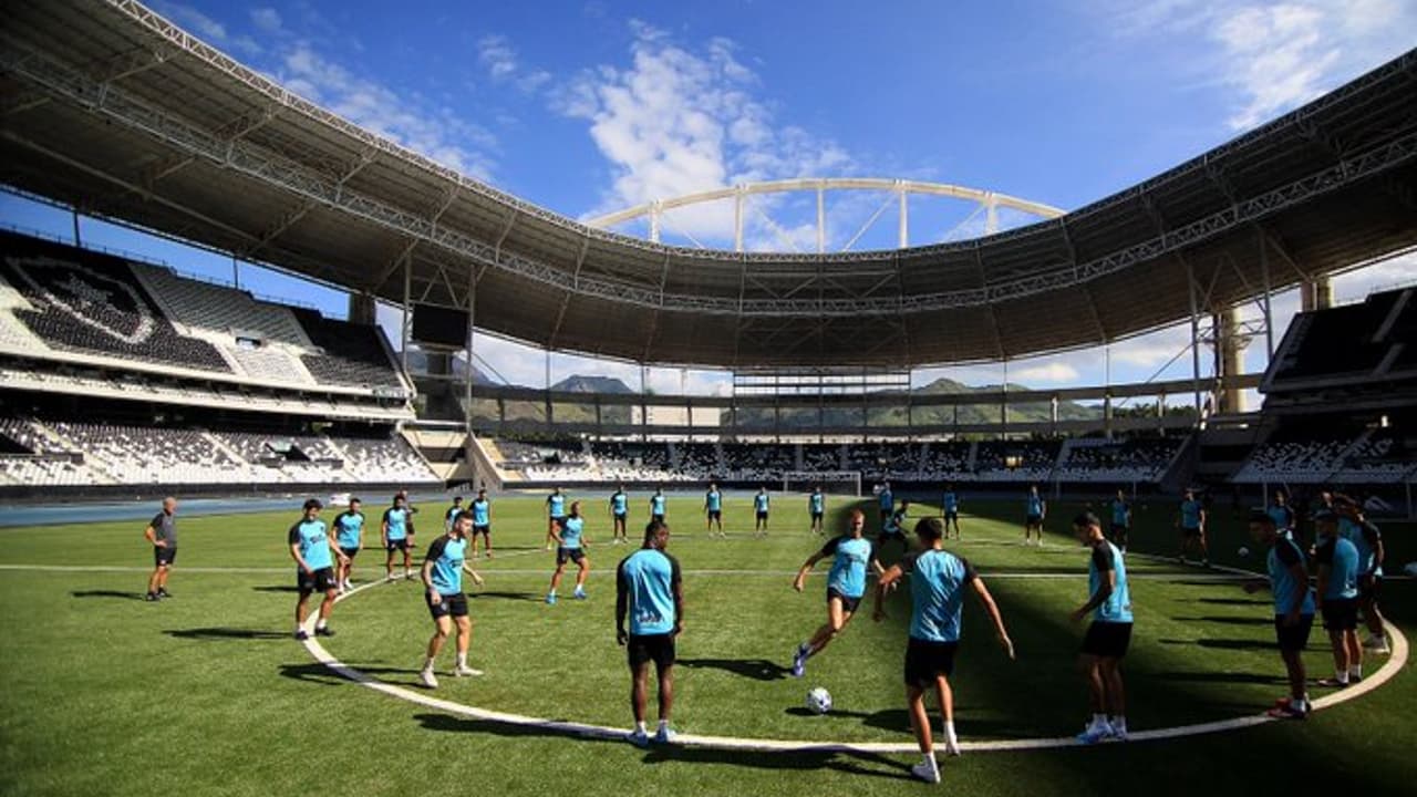 O Botafogo finaliza os preparativos para o jogo contra o Ypiranga pela Copa do Brasil;   verifique a configuração provável