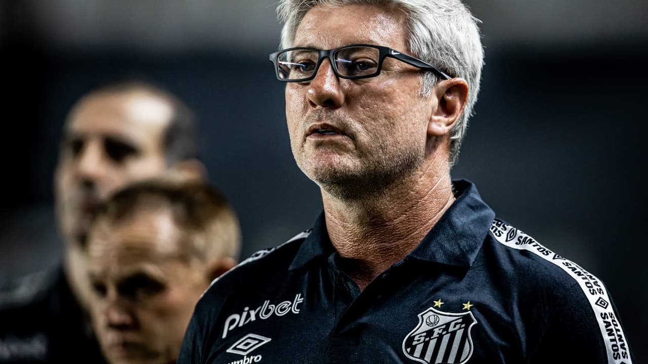 Odair Hellmann ganha mês de calendário de jogos grátis para agradar ao Santos