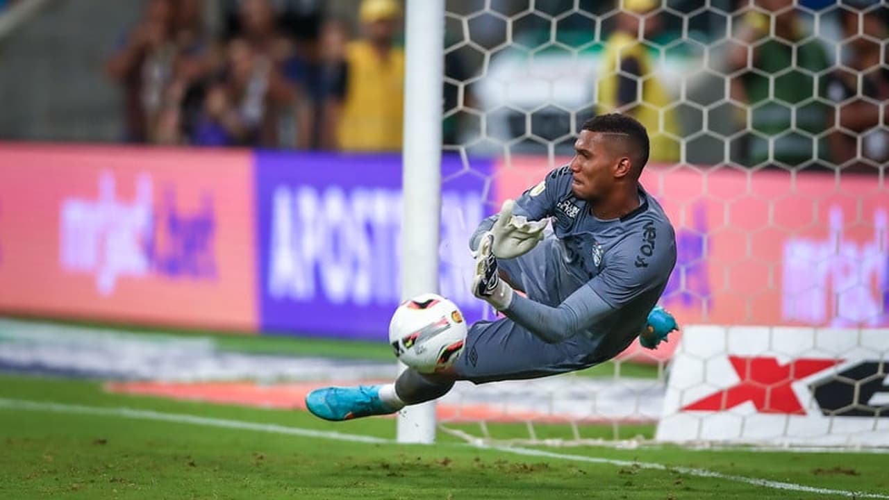 Em um mês, Adriel passa de titular e herói do Gauchão ao Sub-20 do Grêmio