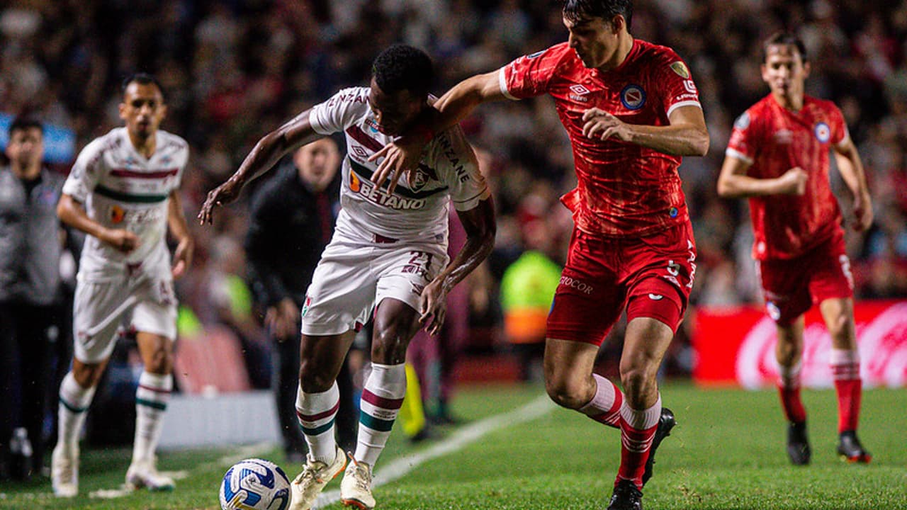 Corinthians decide por Redondo, do Argentina Juniors