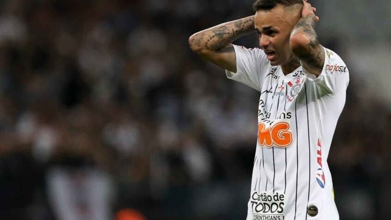 Principal jogador do 'climão' no restaurante, Luan está treinando na prorrogação e aguardando o fim do contrato com o Corinthians.