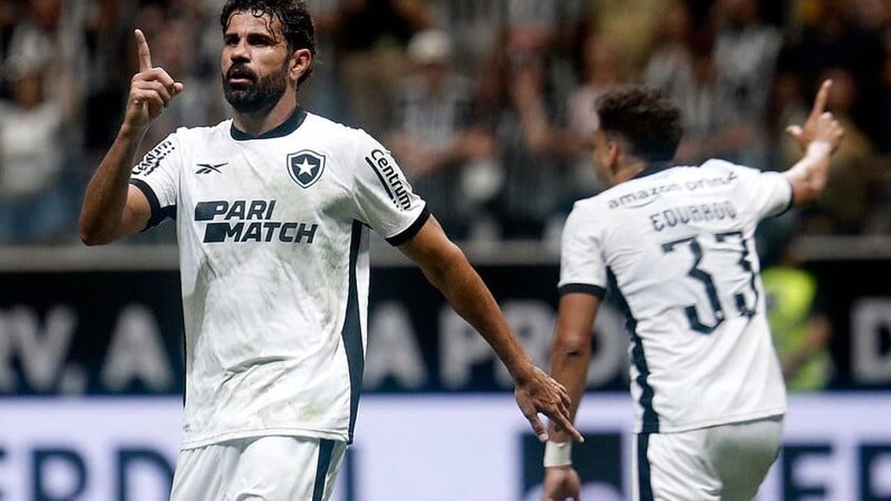 VÍDEO: Diego Costa protesta arbitragem para alvo aprovado do Botafogo: 'Puseram a mão'.