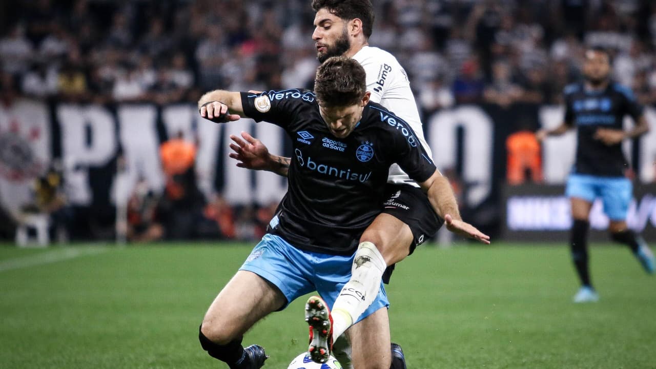 Saiba se o jogo entre Corinthians e Grêmio pode ser cancelado após a CBF admitir erro de arbitragem