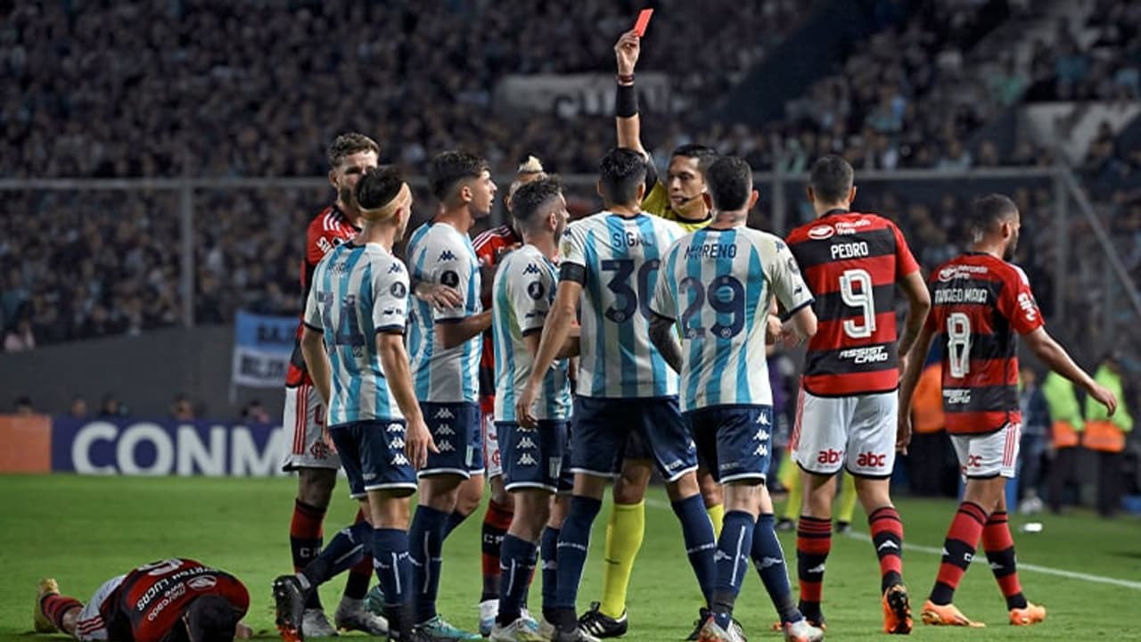 Em noite recorde de Gabigol, Flamengo luta muito, mas empata com Racing no El Cilindro