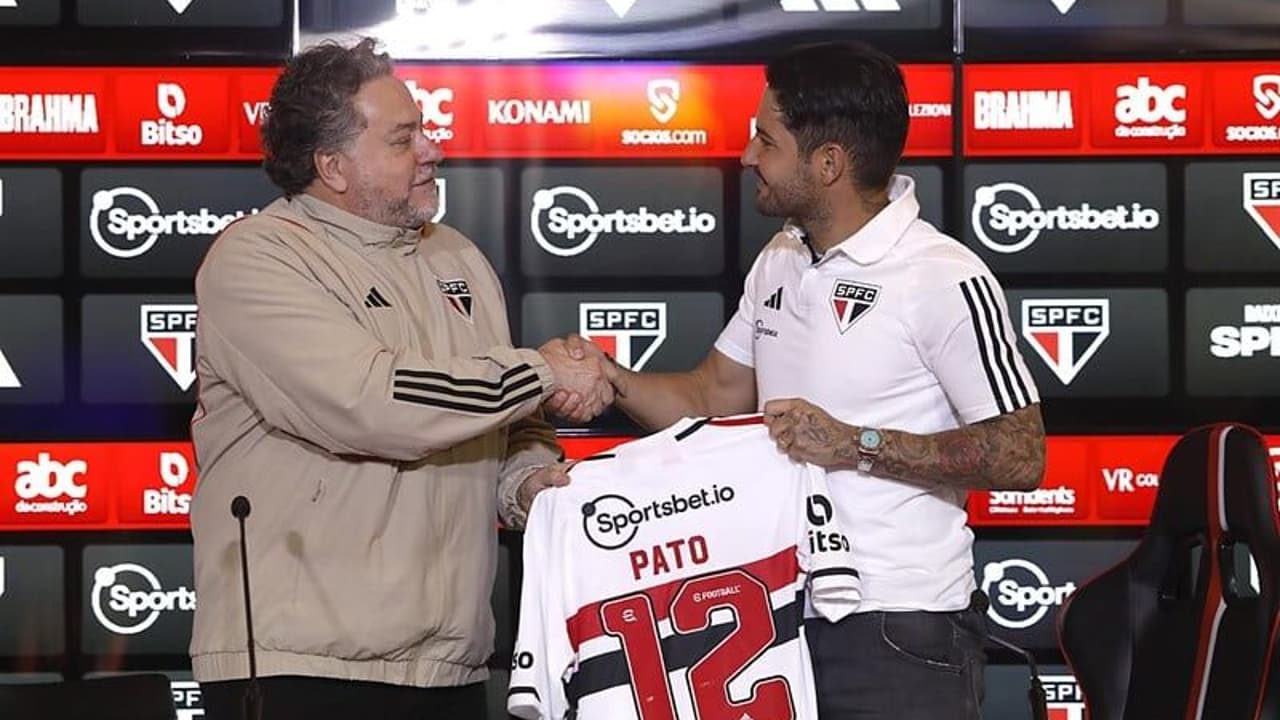 Ao chegar em São Paulo, Pato agradece Ceni, nega briga e revela aposta: “Ele me deve”