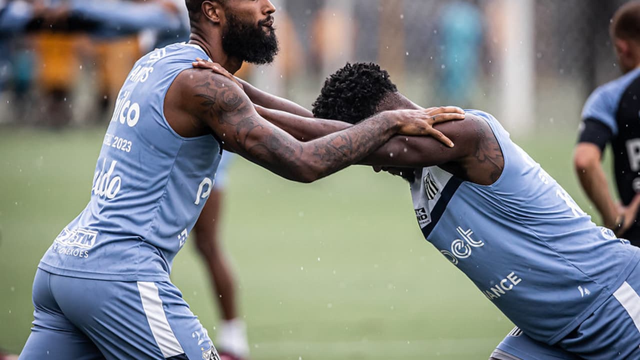 Santos encontra solução no jogo aéreo com dois Messias e Bauermann