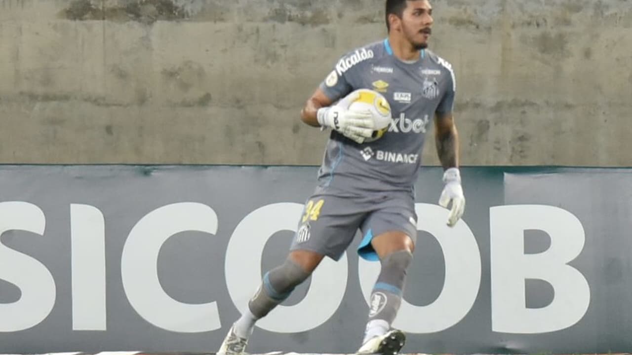 João Paulo concorda com protestos de torcedores do Santos após empate em casa