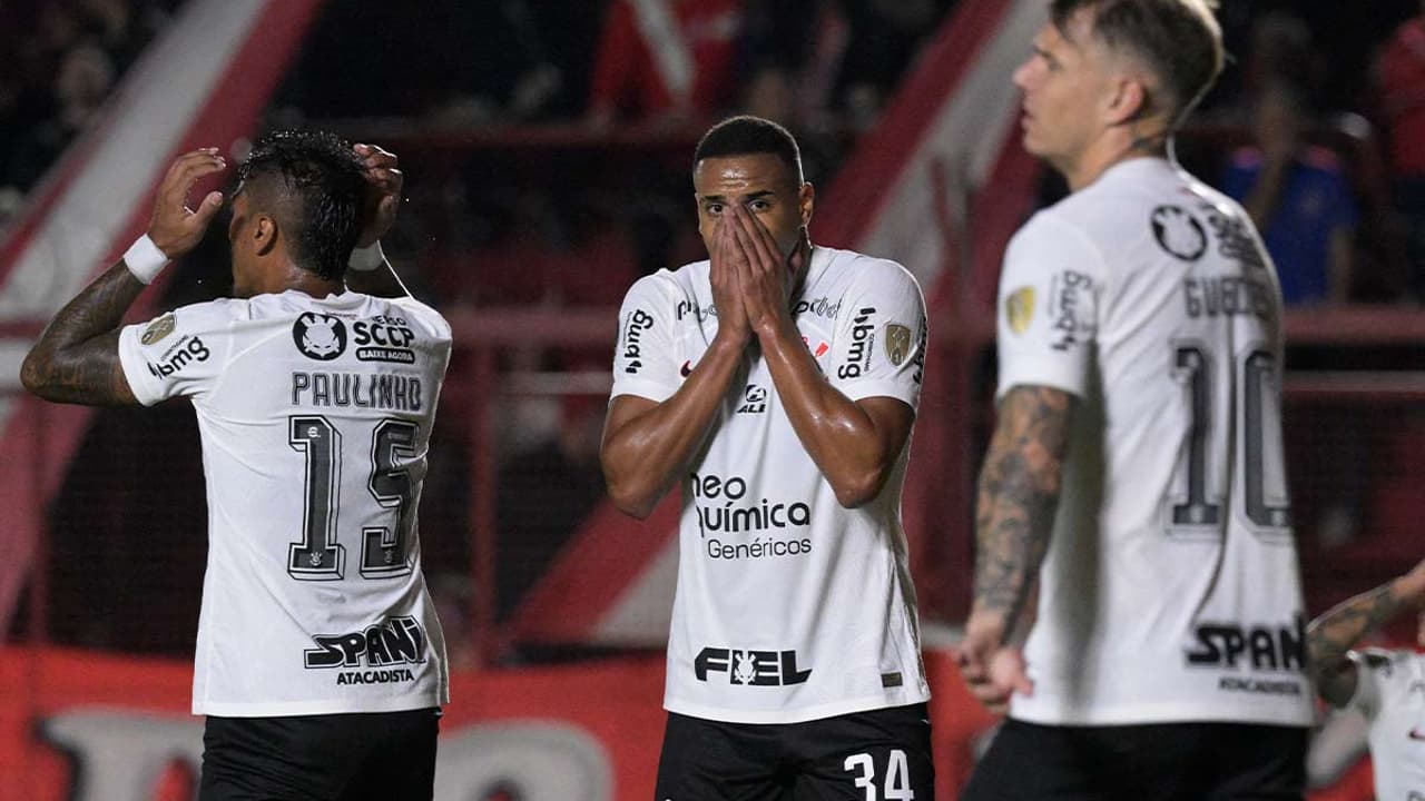 Corinthians não se beneficia da eliminação, empata com o Argentinos Juniors e segue na Libertadores com um ponto