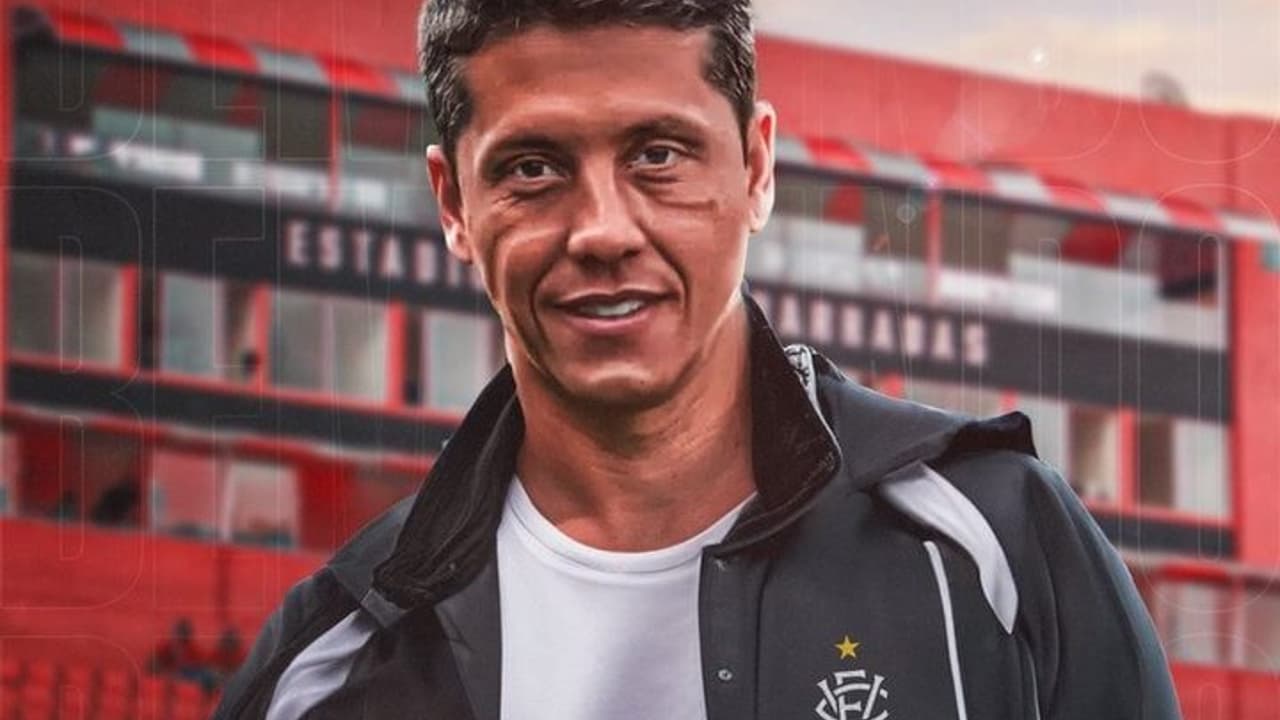 Vitória anuncia contratação do técnico Thiago Carpini