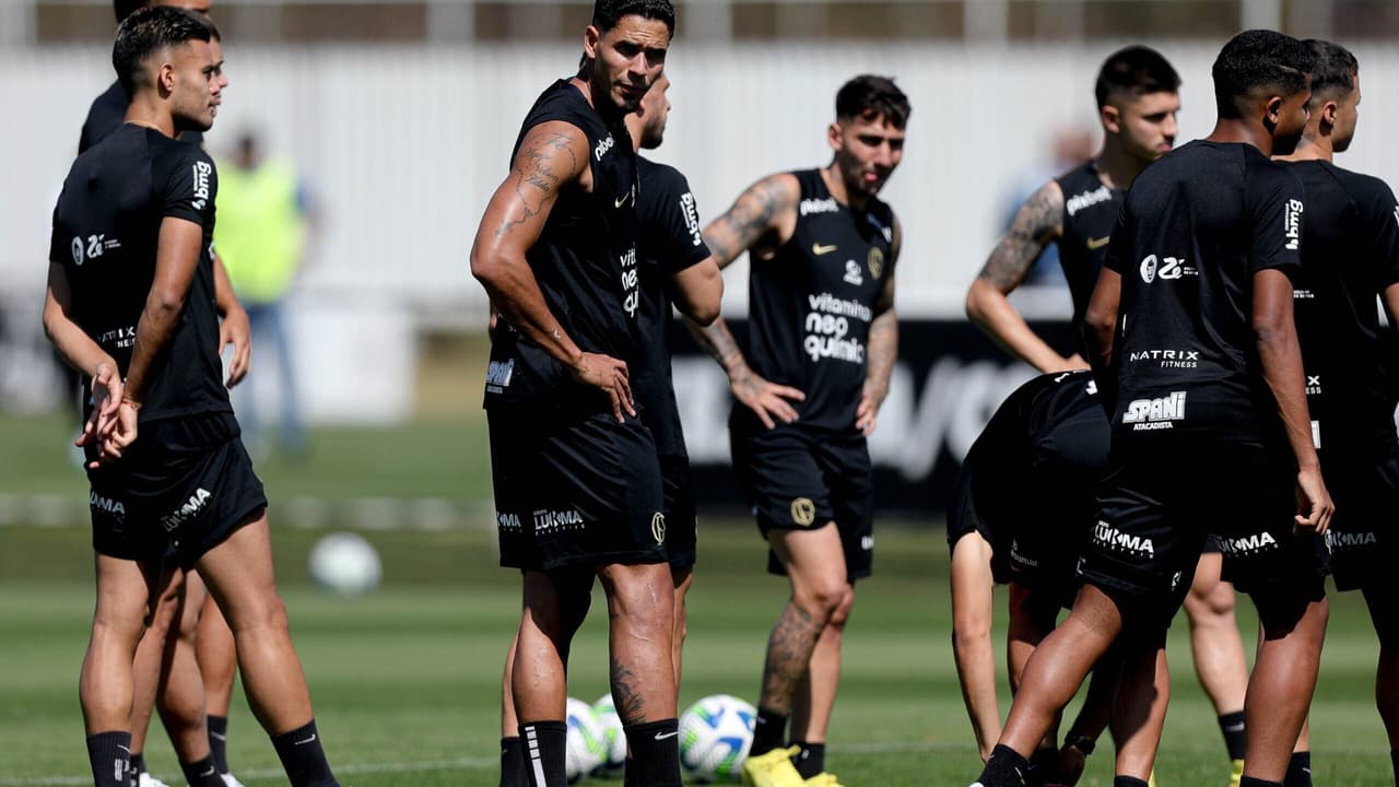 Luxemburgo mantém escalação inicial, Corinthians faz substituições contra o Cruzeiro vê possíveis escalações;