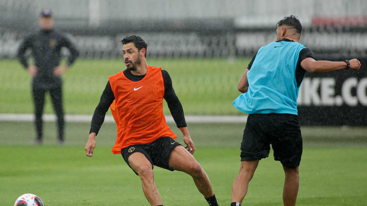 Com o clima esquentando, o Corinthians define a tática enquanto contempla a estreia no Paulistão