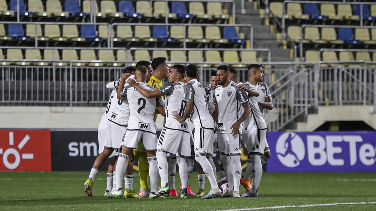 Atlético-MG deu a volta por cima no final do jogo, eliminou o Ska Brasil da Copinha e terminou a fase de grupos com 100% de aproveitamento