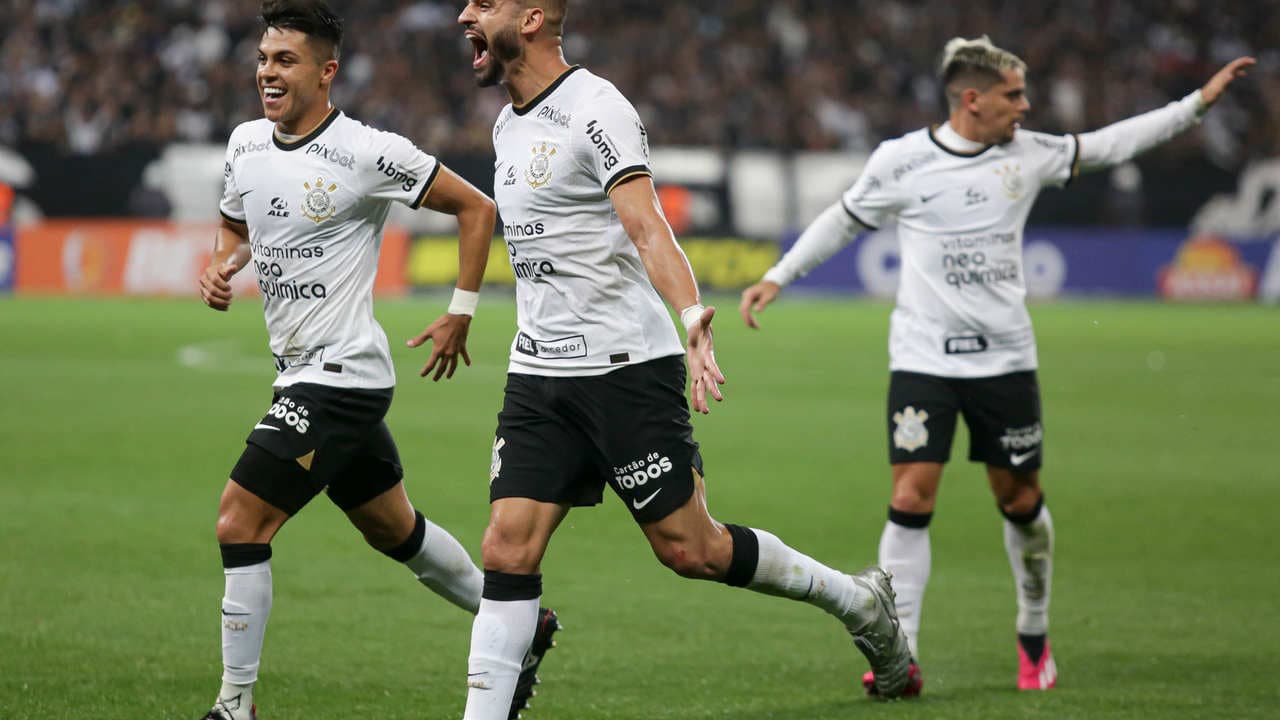 ANÁLISE: Corinthians se reúne e adquire identidade, mas Lázaro erra ao não dar espaço ao público.