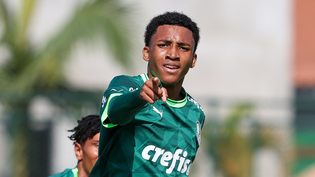 Jóia do Palmeiras comemora dois gols em virada sub-15 do Paulistão sobre o rival